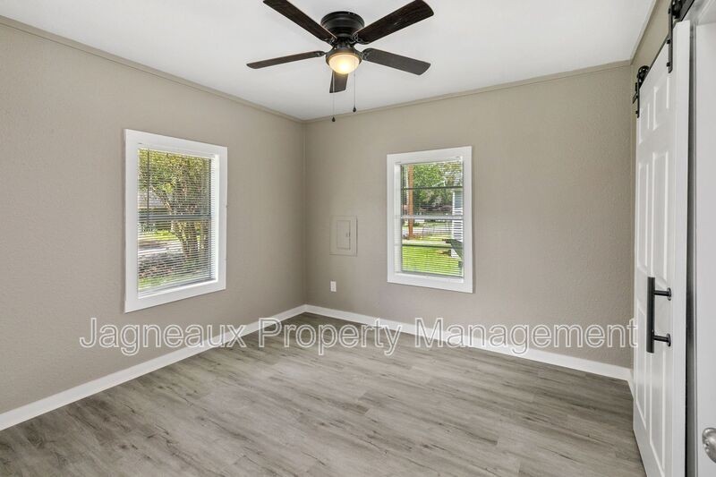 705 Murray St - Photo 4 of 7
