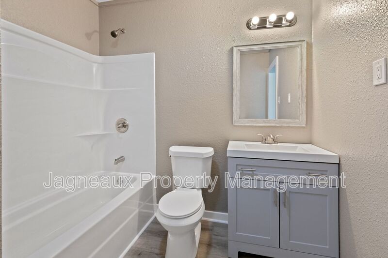 705 Murray St - Photo 5 of 7