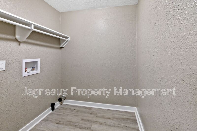 705 Murray St - Photo 7 of 7