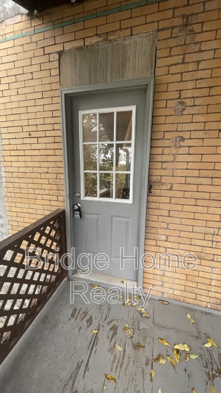802 13th St #1 - Photo 3 of 22