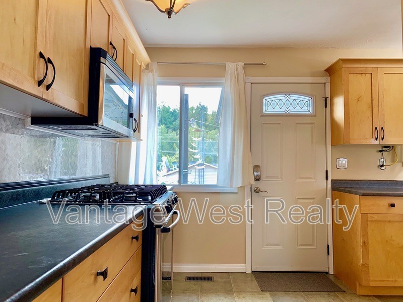2677A Springfield Rd - Photo 3 of 39