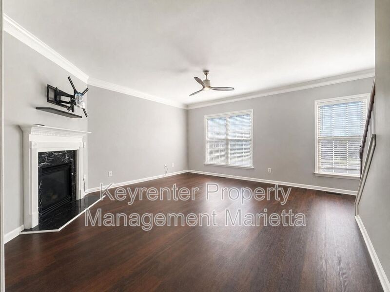 730 Pecan Knoll Dr #8 - Photo 5 of 25