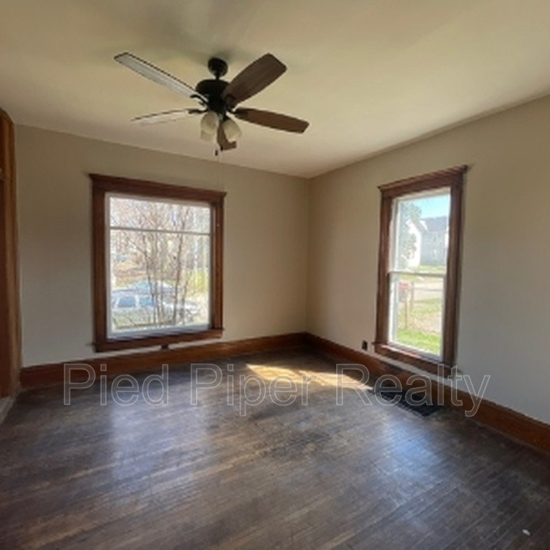 434 S State Ave - Photo 2 of 10
