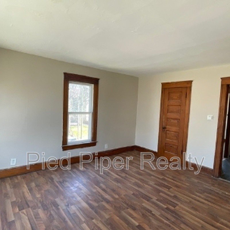 434 S State Ave - Photo 5 of 10