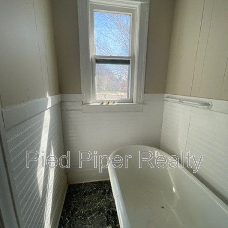 434 S State Ave - Photo 7 of 10