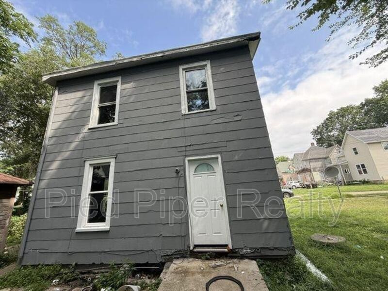 401 E Wyandotte St - Photo 3 of 10