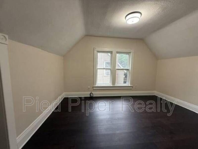 816 S James Ave - Photo 3 of 9