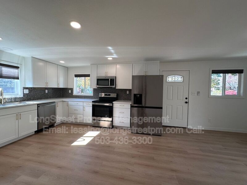 8114 Se 63rd Ave - Photo 7 of 25