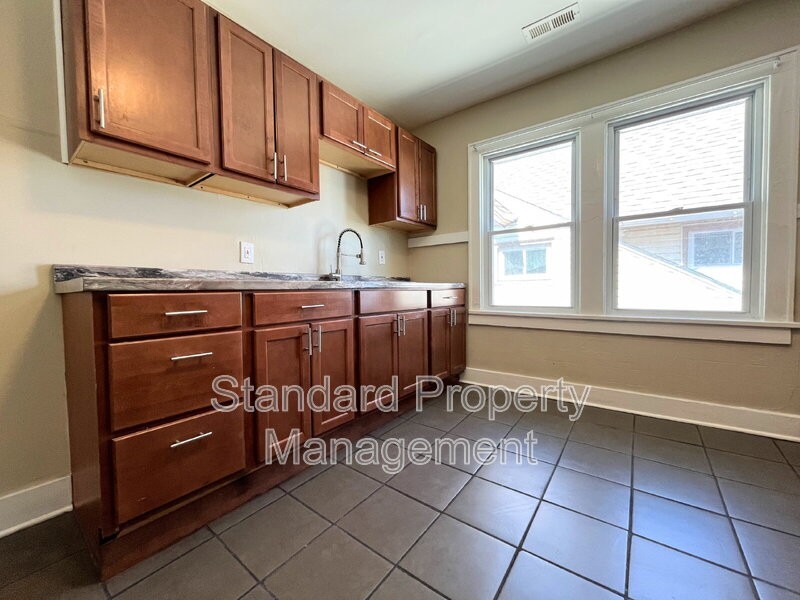 501 Plymouth Ave #2-2ndFL - Photo 4 of 11