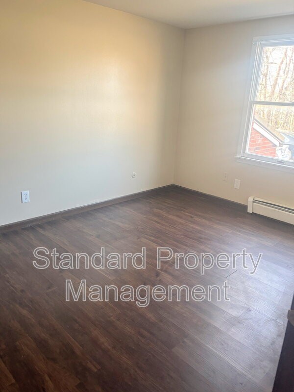 364 Robert Dr #4 - Photo 5 of 7