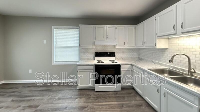 1170 Corbett St - Photo 4 of 13