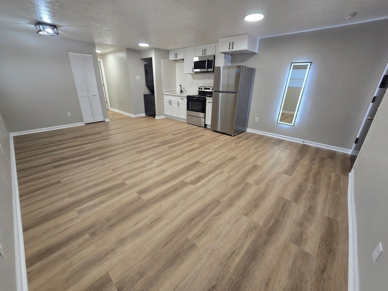 255 E Southern Ave #255-04 - Photo 3 of 8