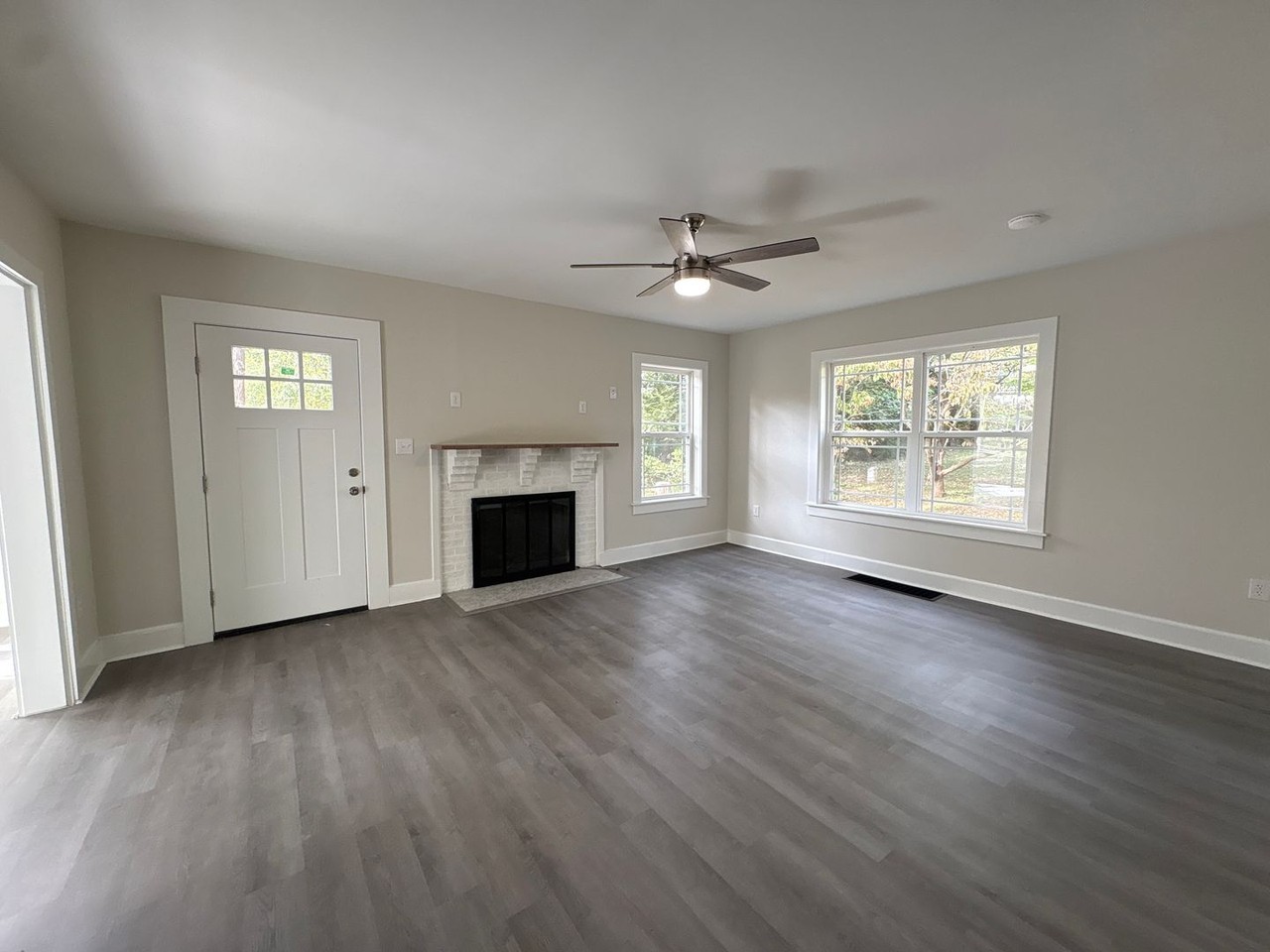 305 S Irwin St - Photo 4 of 39