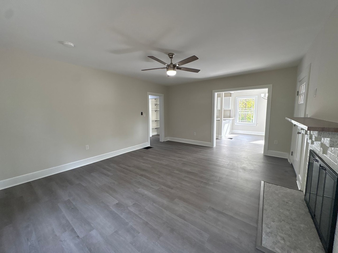 305 S Irwin St - Photo 5 of 39