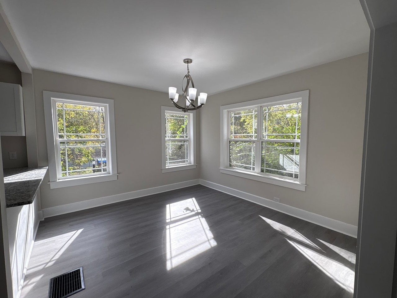 305 S Irwin St - Photo 6 of 39