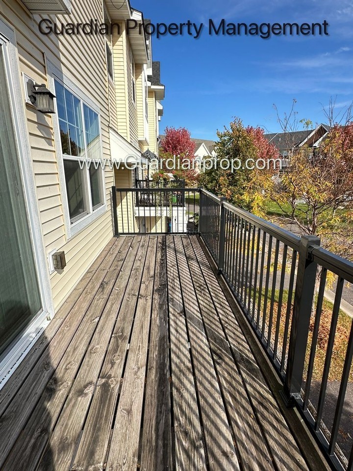 11942 Emery Village Dr N - Photo 4 of 19