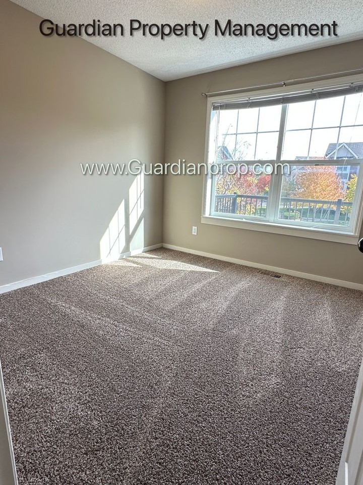 11942 Emery Village Dr N - Photo 6 of 19