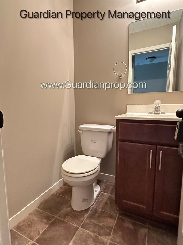 11942 Emery Village Dr N - Photo 7 of 19