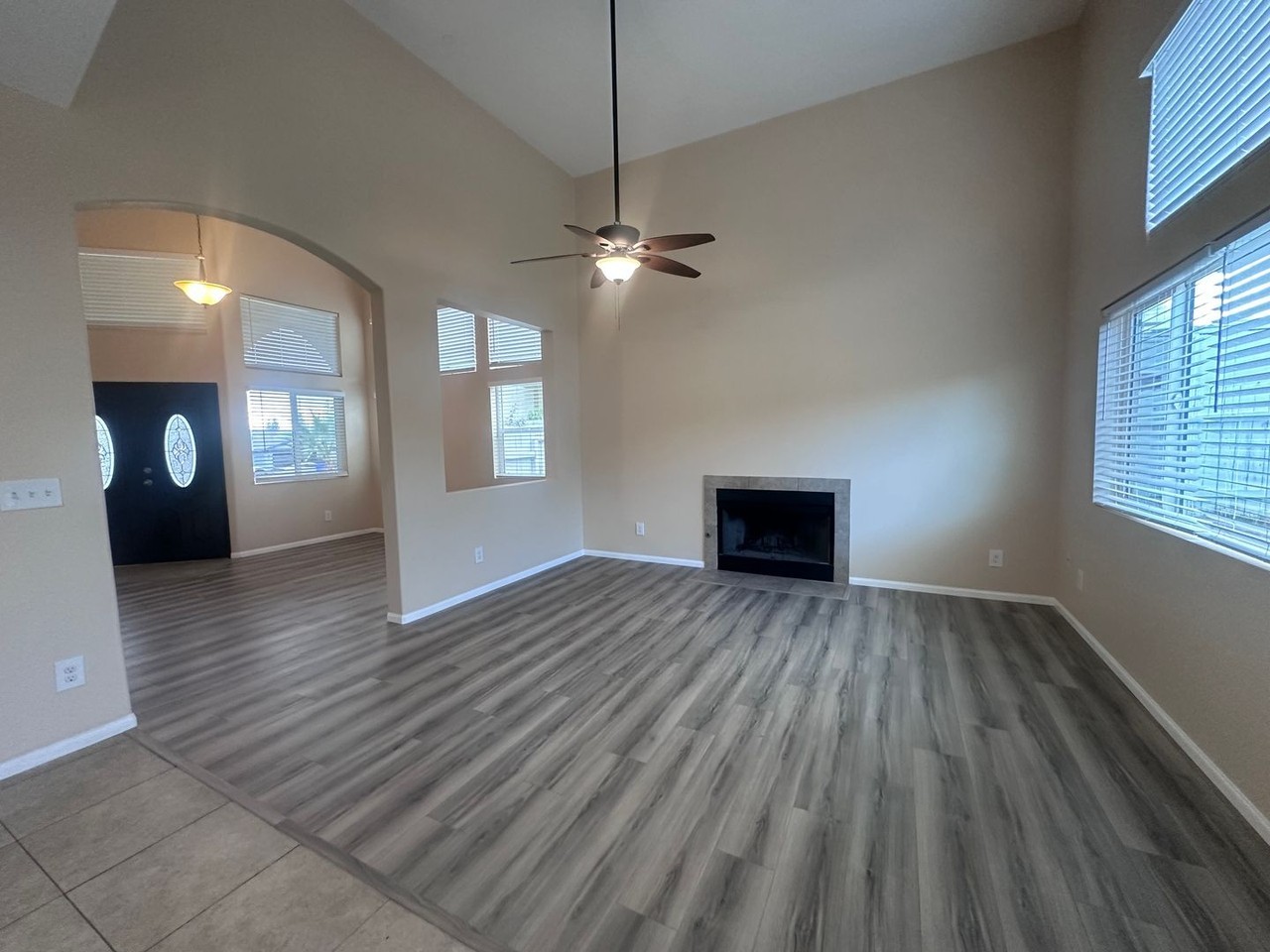 15734 Grevillea St - Photo 6 of 21