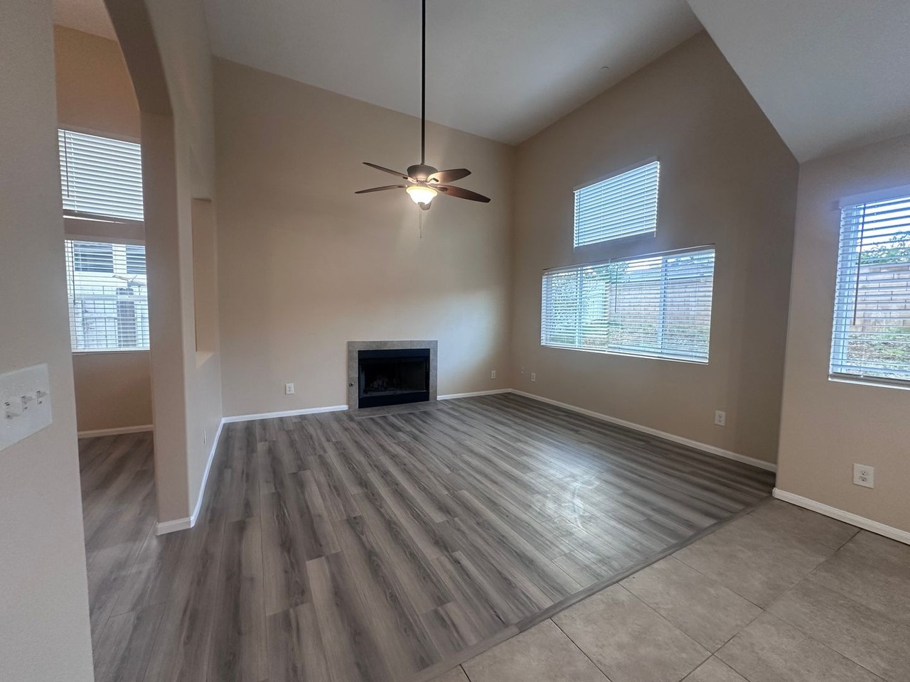 15734 Grevillea St - Photo 7 of 21