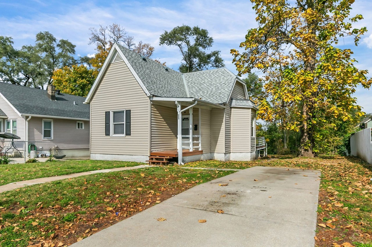 4230 Erskine St - Photo 2 of 25