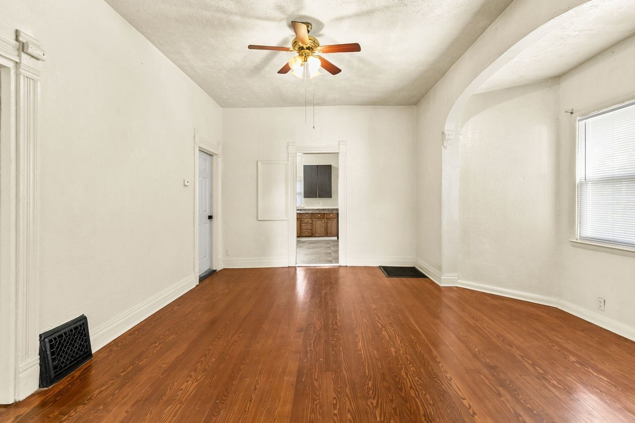 4230 Erskine St - Photo 3 of 25
