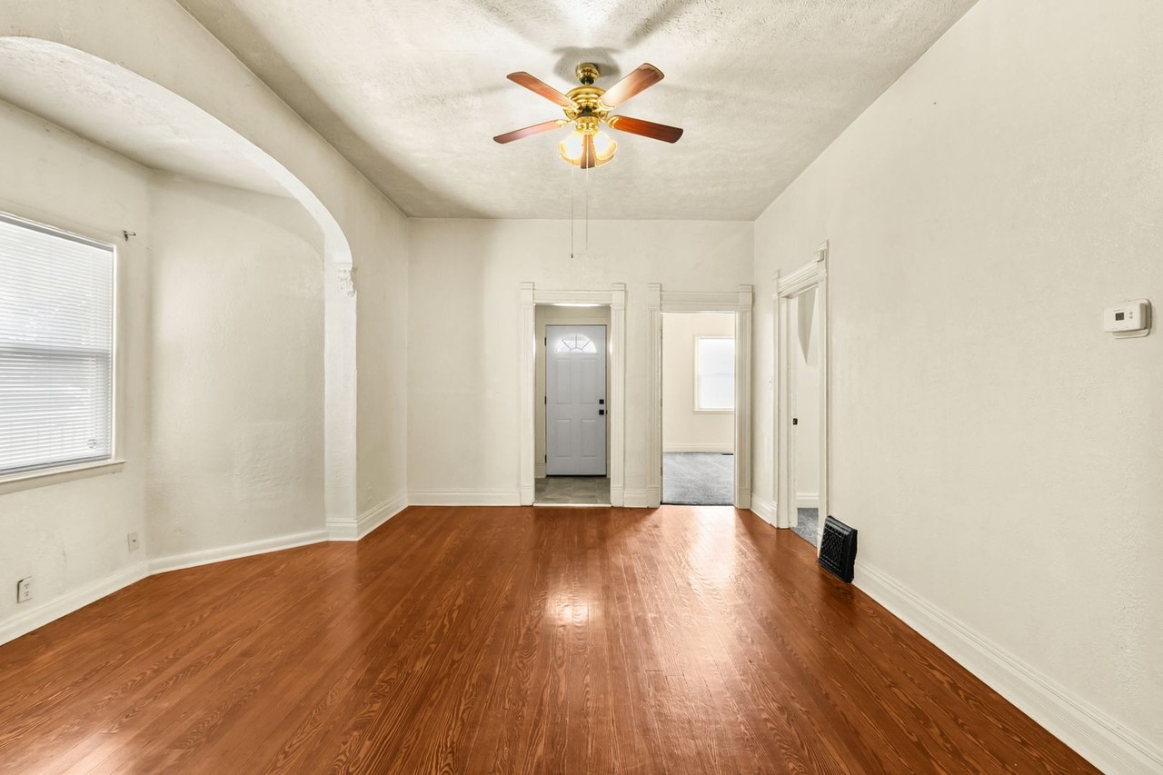 4230 Erskine St - Photo 5 of 25