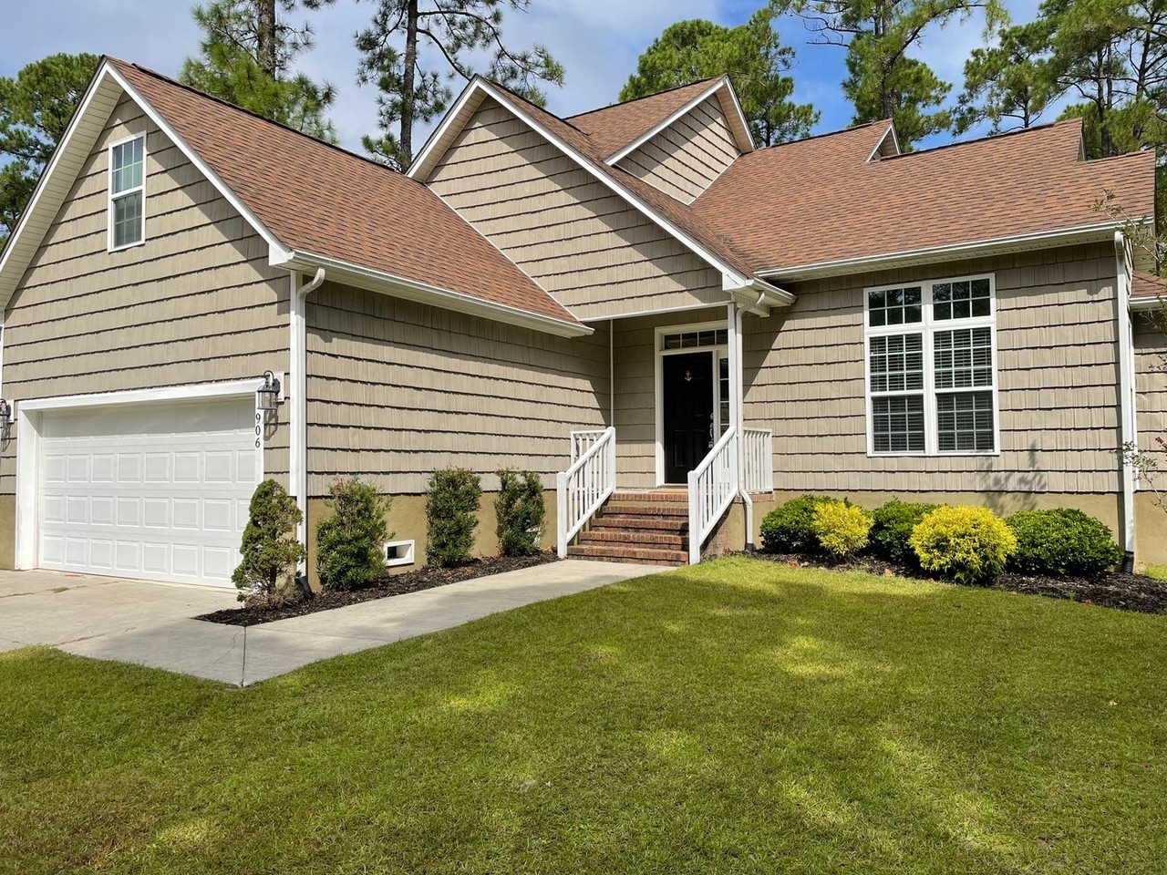 906 Caroline Ct - Photo 2 of 21