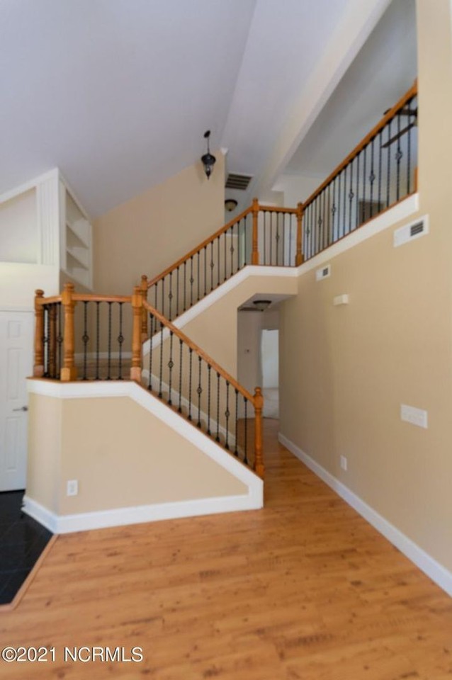 906 Caroline Ct - Photo 4 of 21