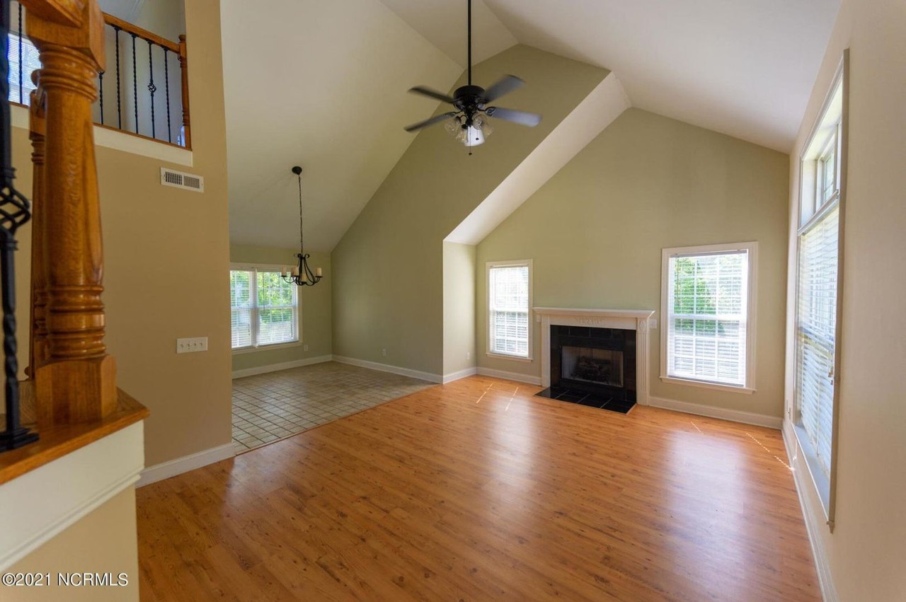 906 Caroline Ct - Photo 5 of 21