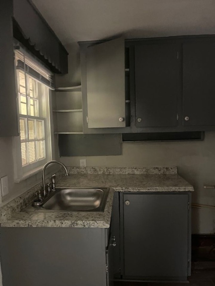 1006 Tower Hill Rd - Photo 4 of 9