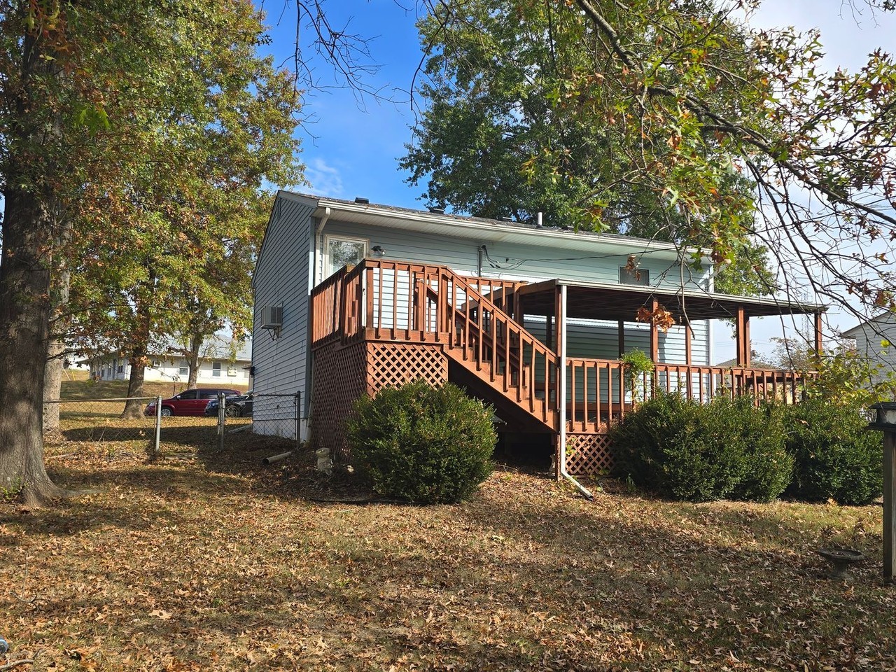 1304 Winchester Dr - Photo 3 of 24