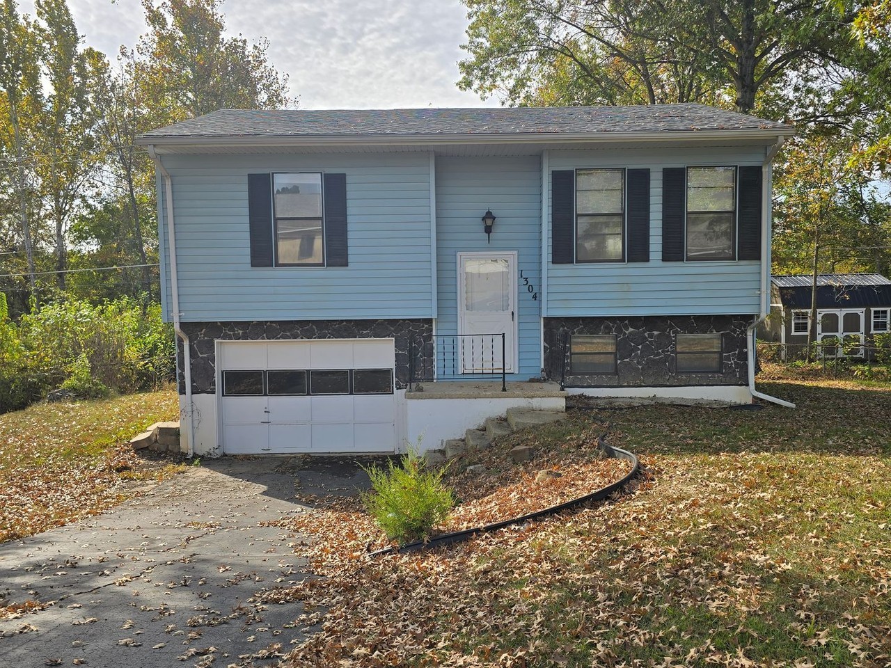 1304 Winchester Dr - Photo 5 of 24