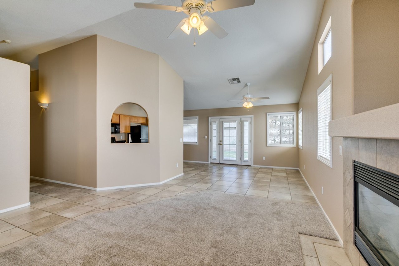 235 Paradise Bird St - Photo 2 of 39