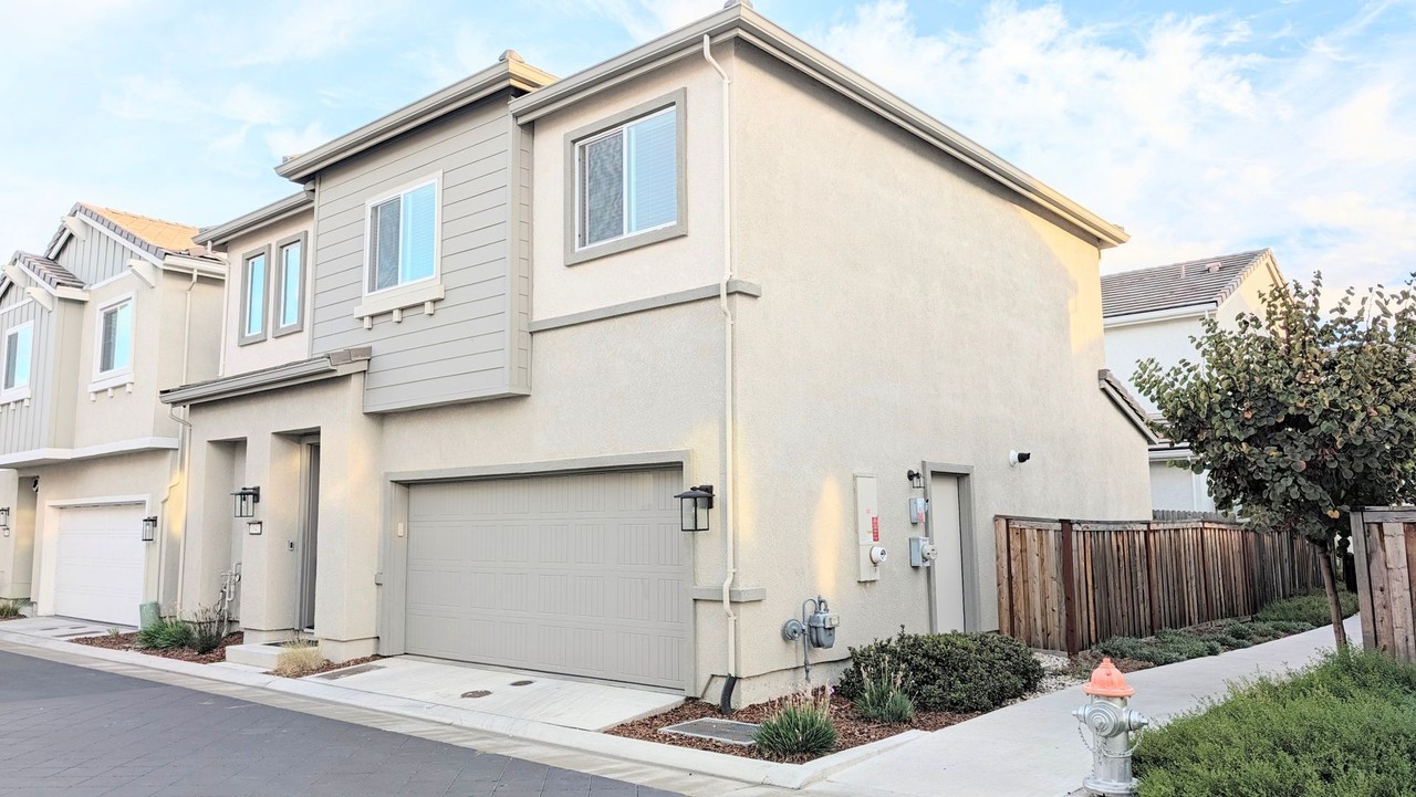 1642 Pagoda Ln - Photo 2 of 28