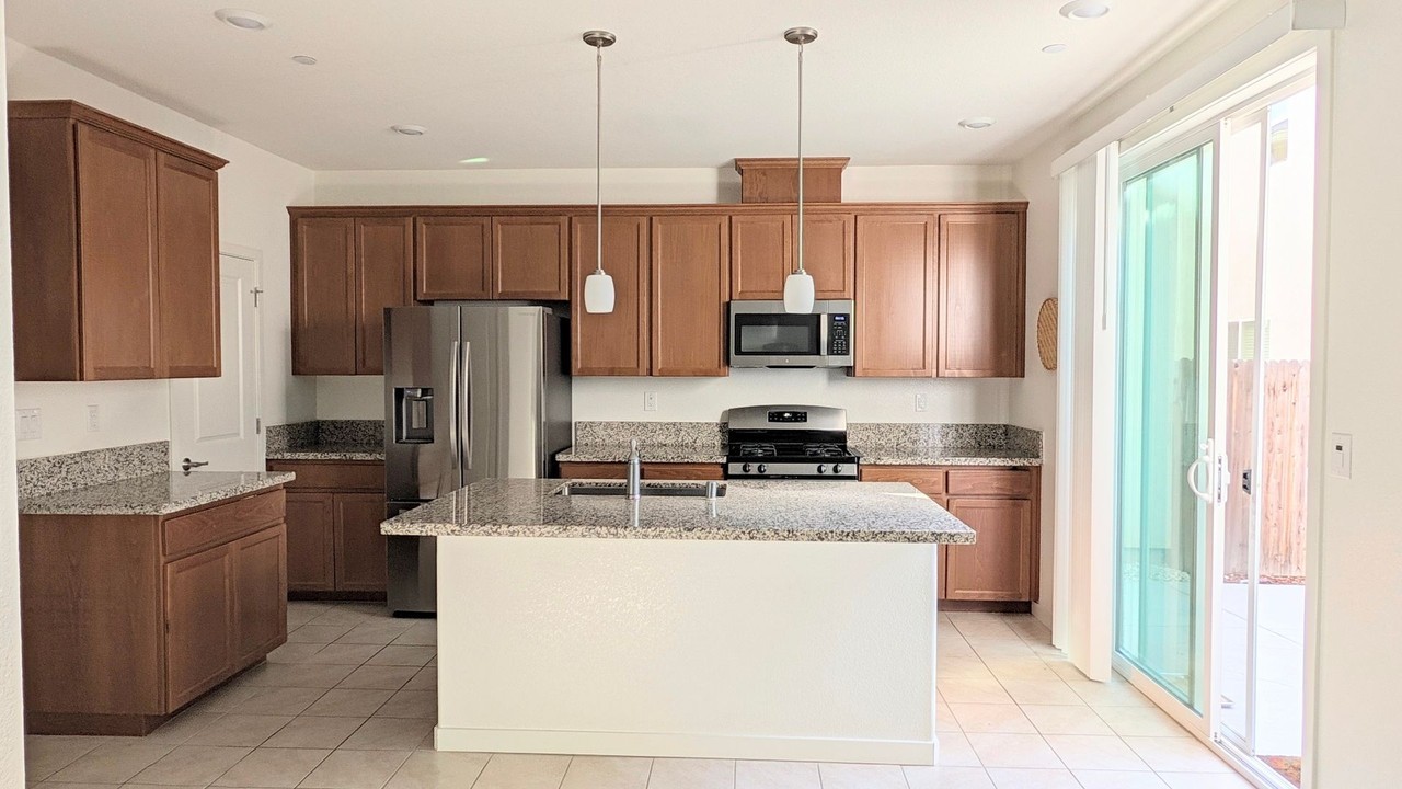 1642 Pagoda Ln - Photo 3 of 28