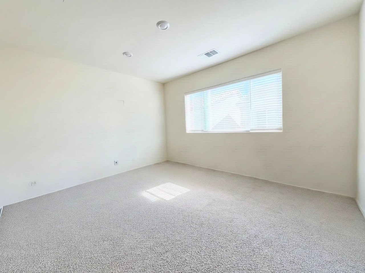 1642 Pagoda Ln - Photo 4 of 28