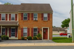 featured image of 18 S Whisper Ln