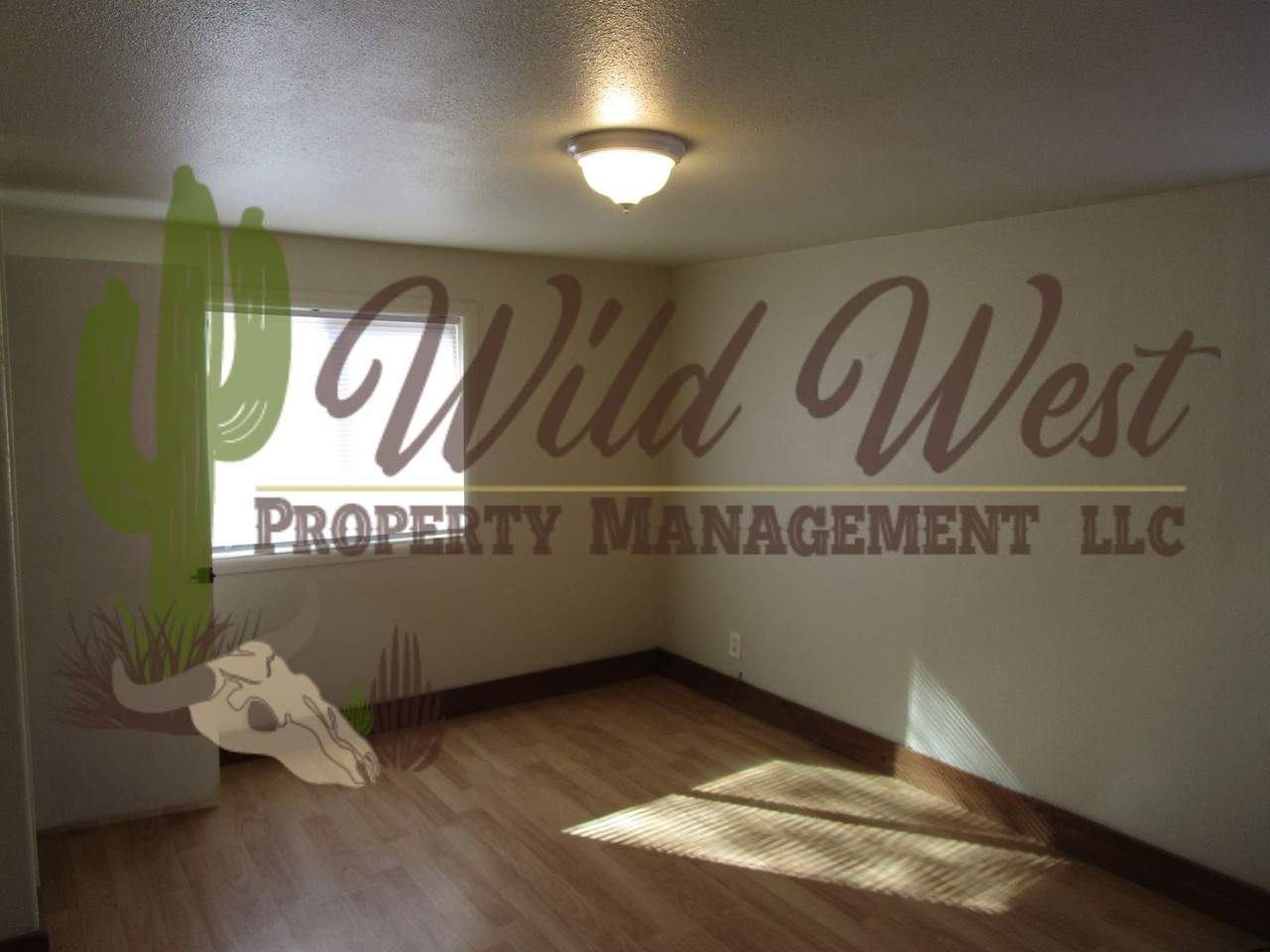 691 Nw 9th St - Photo 5 of 11