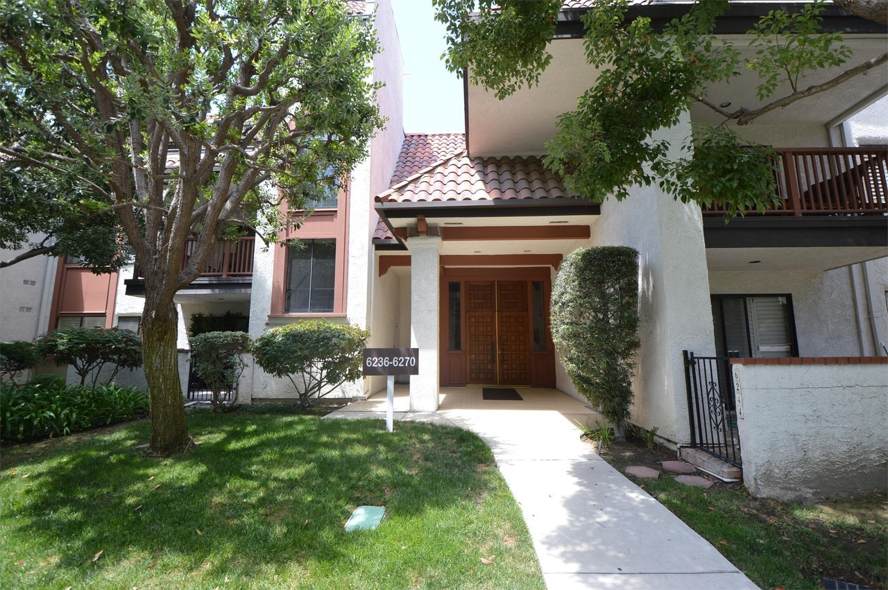 Riviera Circle - 6254 - Photo 2 of 26