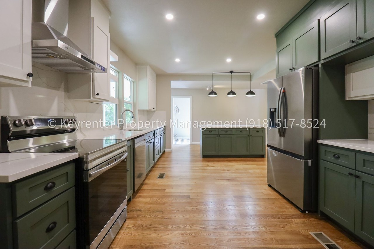 1516 W School St - Photo 3 of 50