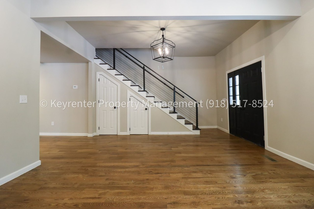 1516 W School St - Photo 6 of 50