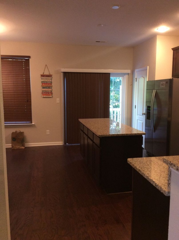 401 Prosperity Ct - Photo 4 of 17