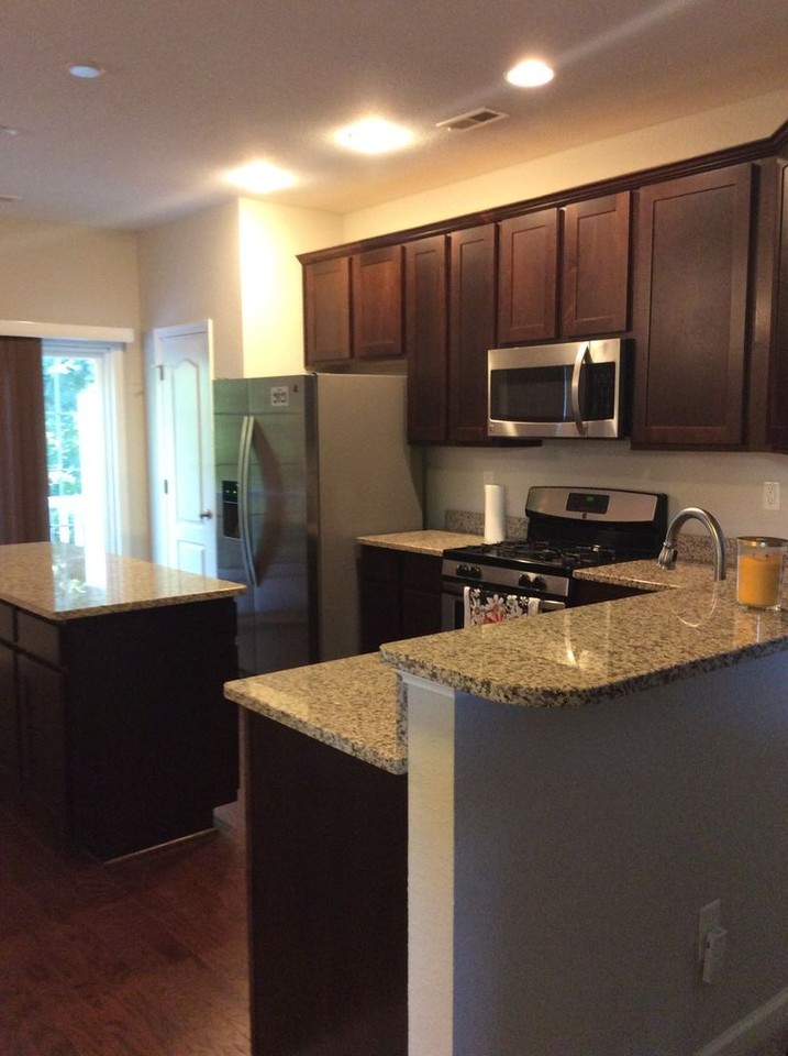 401 Prosperity Ct - Photo 5 of 17