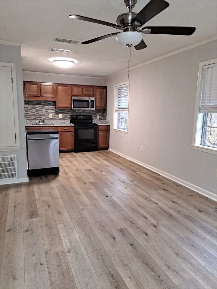 102 Countryview Ln - Photo 2 of 6