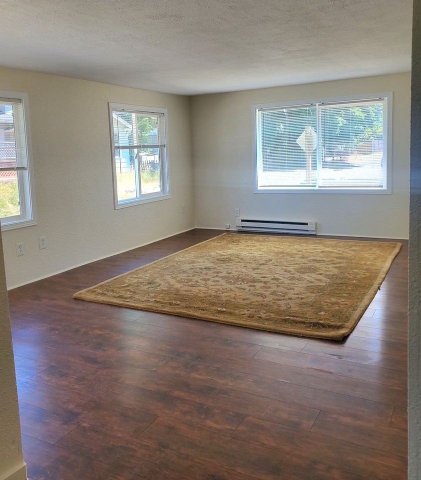 5836 S Stevens St - Photo 3 of 35