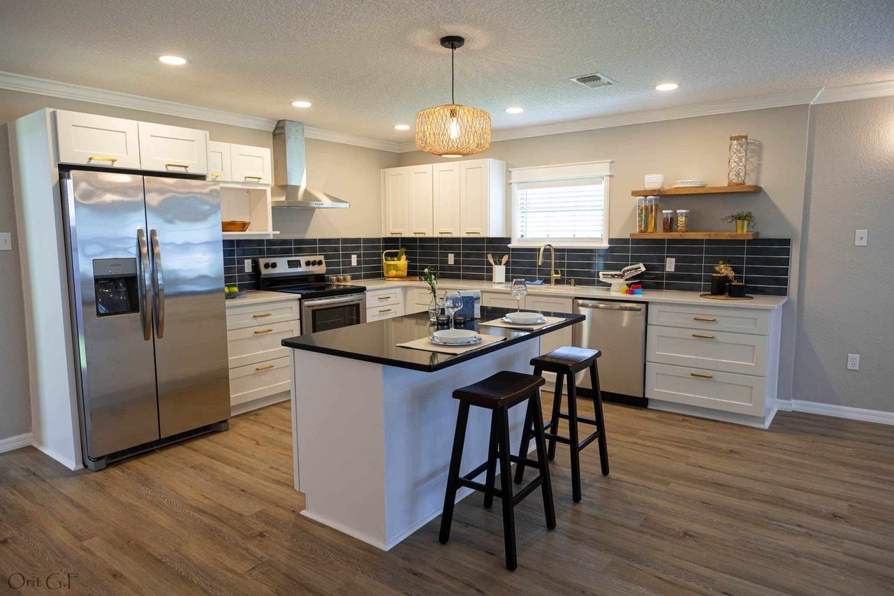 85017 Beacon Pt - Photo 3 of 28
