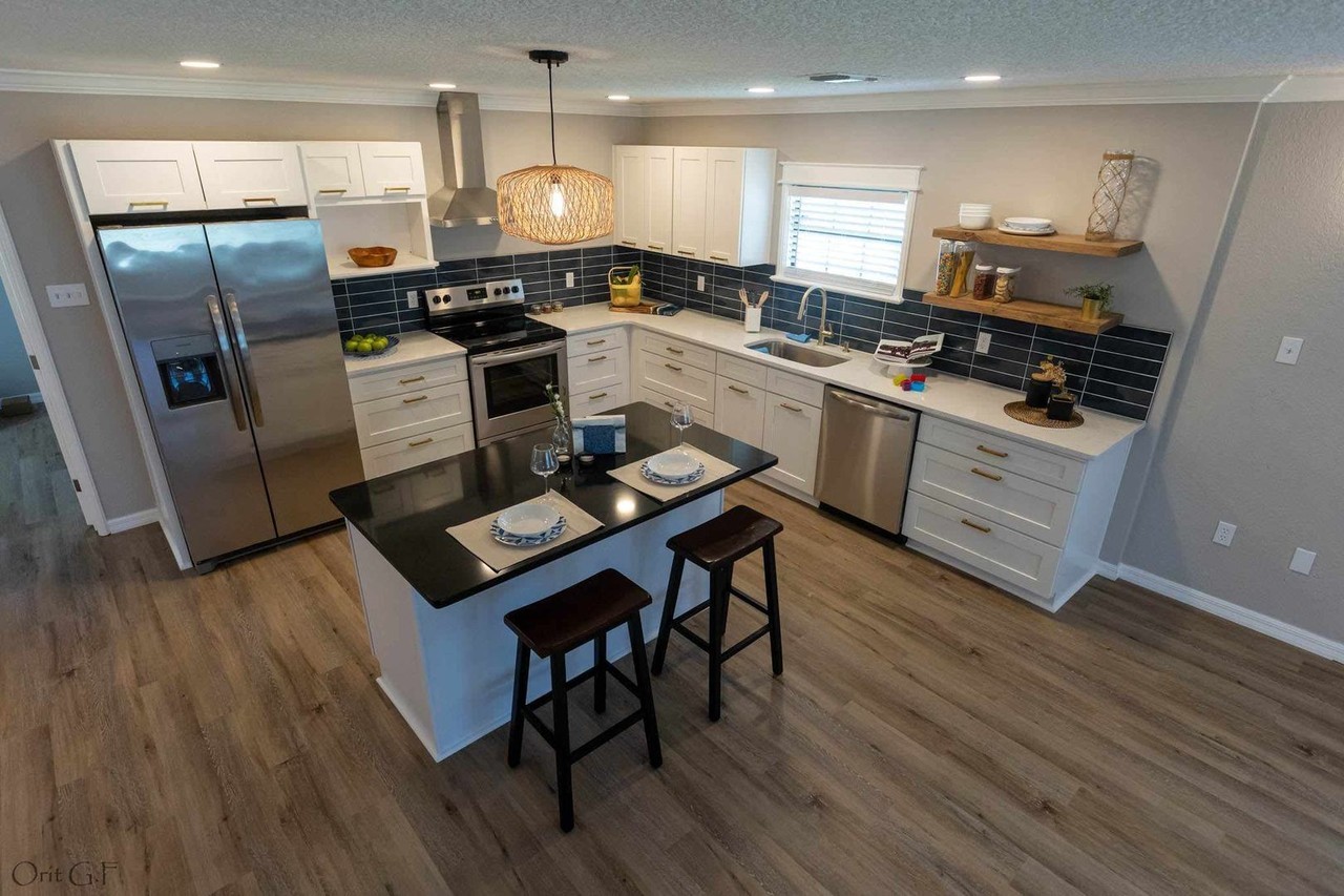 85017 Beacon Pt - Photo 4 of 28