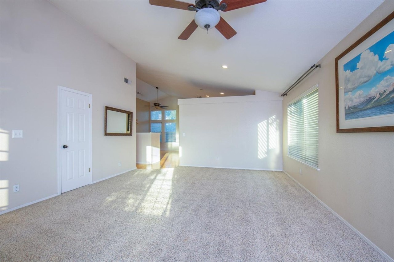 322 N Hanson Ave - Photo 4 of 19