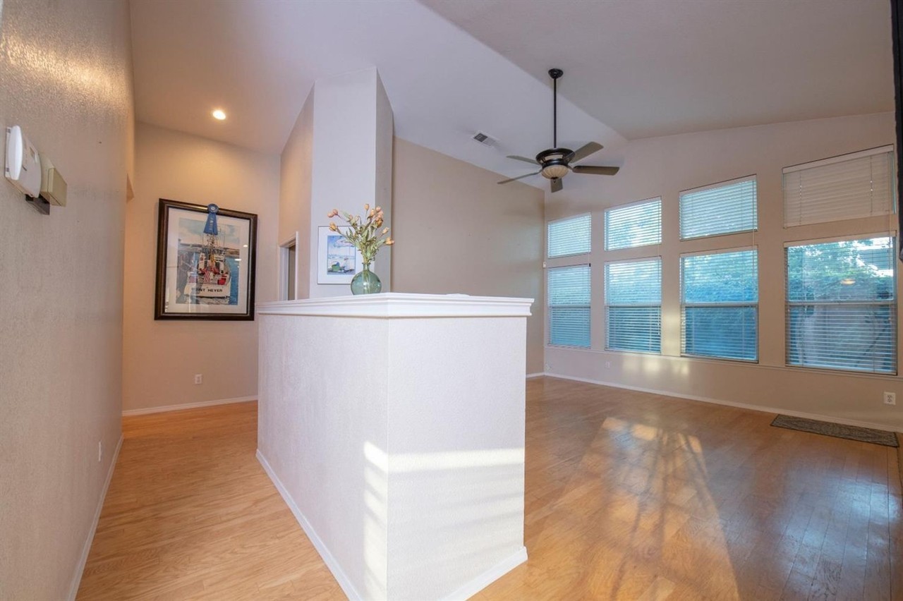 322 N Hanson Ave - Photo 5 of 19